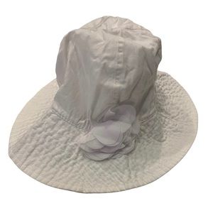 Carters. Toddler girl white bucket hat. EUC. Size 2-4T.